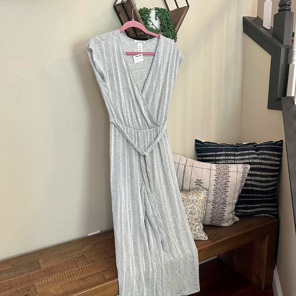 BNWT Gray and White Pant Suit Romper Size Medium